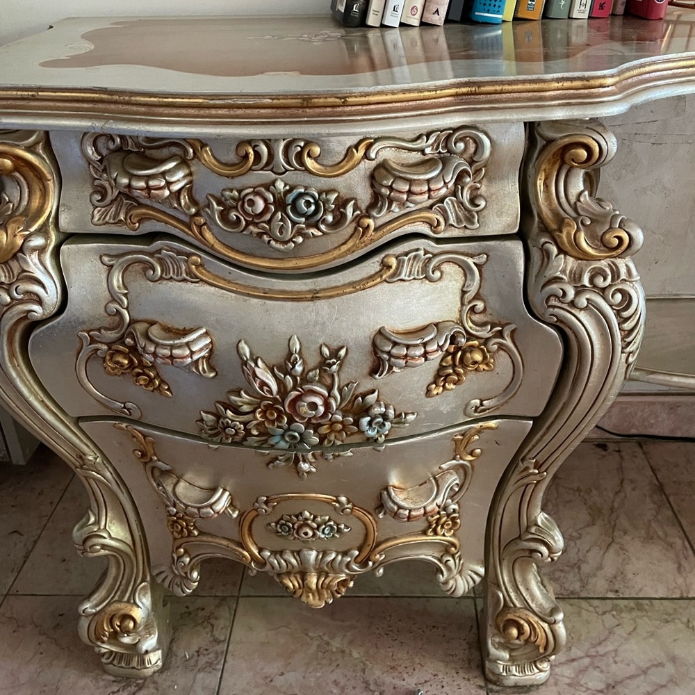 French Victorian Rocco Vanity - Picture 8 of 8